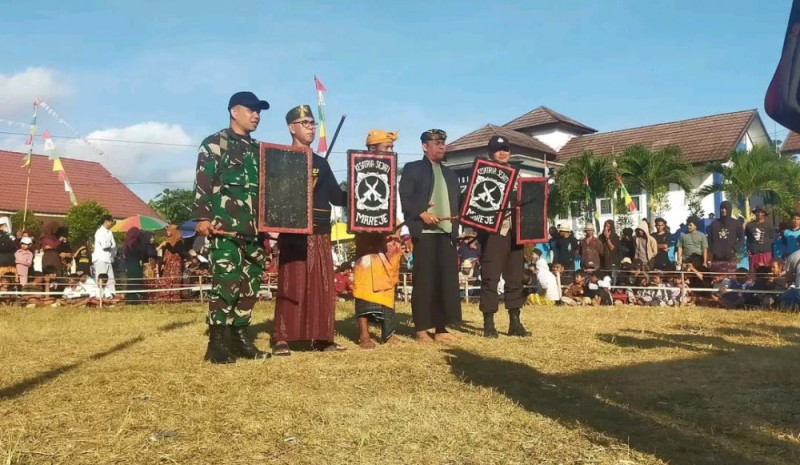 Pepadu Indra Sasak Peguyuban Gunung Pujut Gegerkan Arena Peresean Desa Mareje